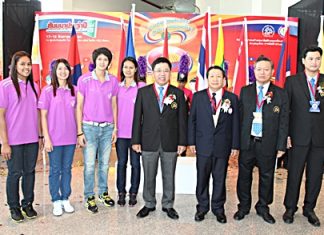 Narongsak Kamales, the Provincial Electricity Authority (PEA) Governor, and Taksin Watcharawittayakul, President of Thai Electrical & Mechanical Contractors Association (TEMCA) presided over the opening ceremony of the 28th TEMCA Annual Seminar and Exhibition at Pattaya Exhibition And Convention Hall (PEACH) recently. In attendance along with associate members and delegates were the Thailand Women’s National Volleyball Players. Panga Vathanakul (2nd left), Royal Cliff Hotels Group Managing Director was on hand to welcome Pongsak Assakul (right), Chairman of the Thai Chamber of Commerce and other delegates.